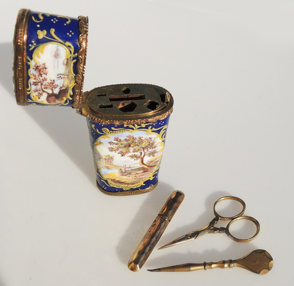 Sewing set in a late 18th-early 19th-century enamelled case
