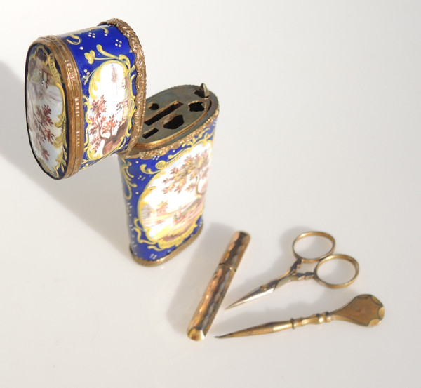 Sewing set in a late 18th-early 19th-century enamelled case