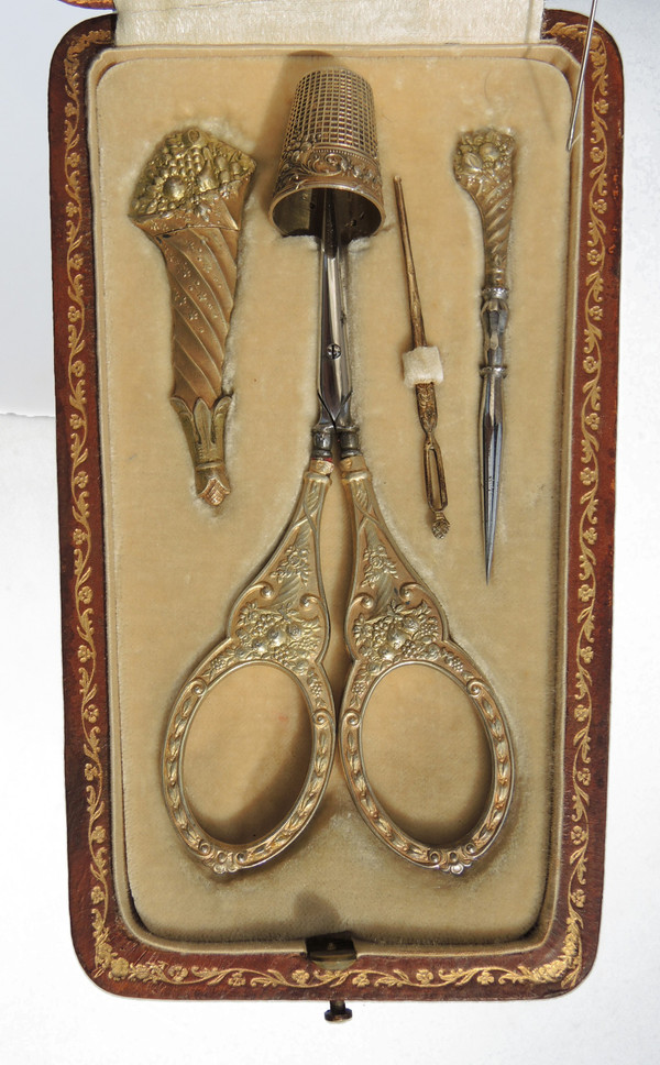 Antique sewing set VERMEIL horn of plenty case