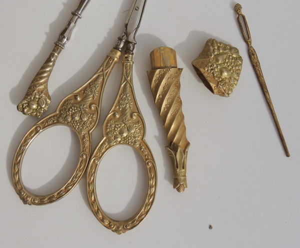 Antique sewing set VERMEIL horn of plenty case