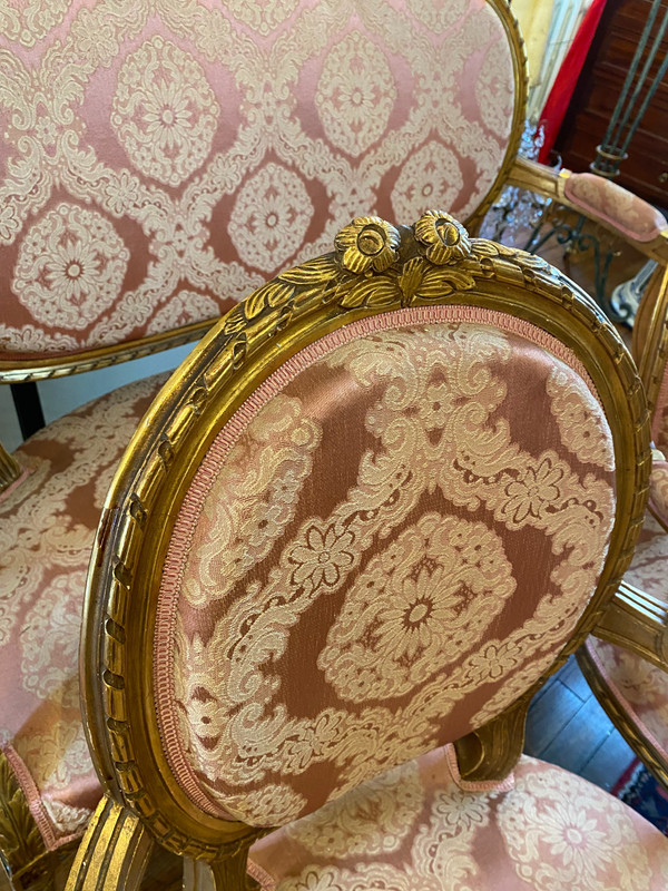Salon en bois doré de style Louis XVI