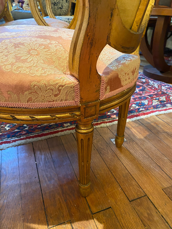Salon en bois doré de style Louis XVI