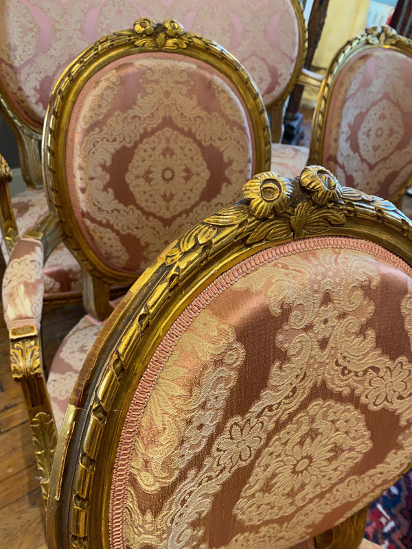 Salon en bois doré de style Louis XVI