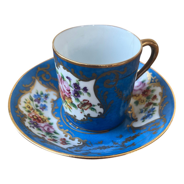 Tasse et sous tasse en porcelaine 