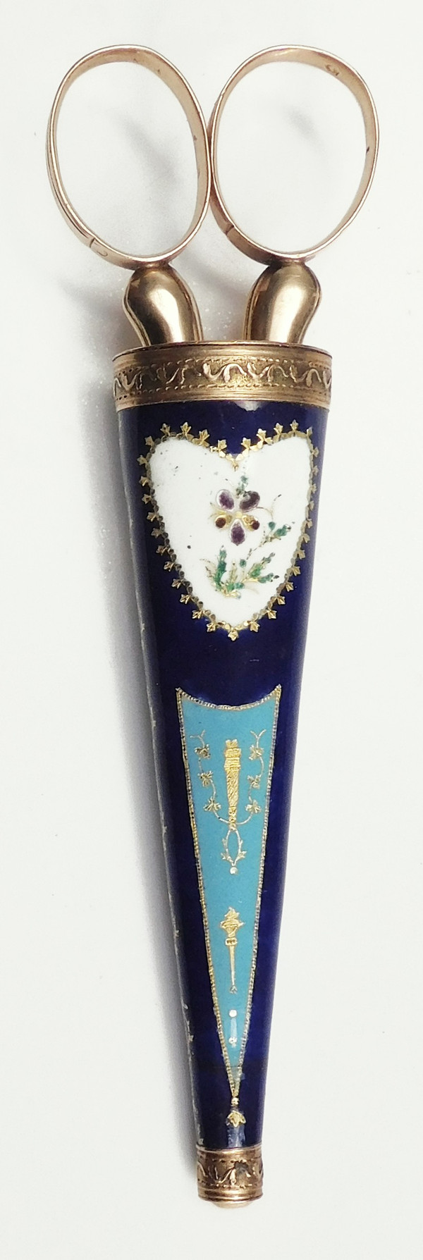 Etui émaillé sur vermeil Palais Royal ancien XIXe avec ciseaux or couture broderie