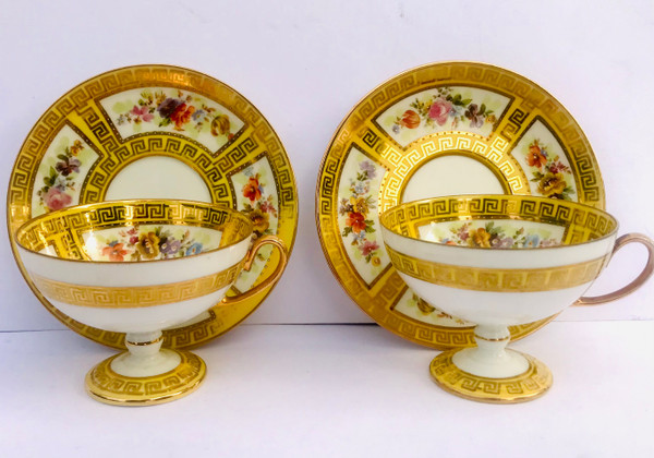 Paire de tasses à thé et leurs sous-tasses en porcelaine fine de Saxe 