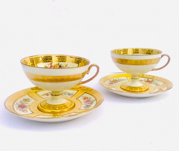 Paire de tasses à thé et leurs sous-tasses en porcelaine fine de Saxe 