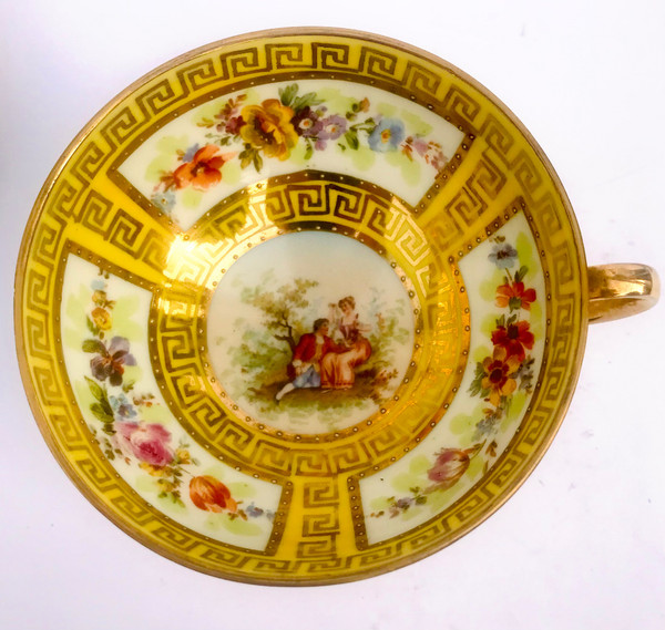 Paire de tasses à thé et leurs sous-tasses en porcelaine fine de Saxe 