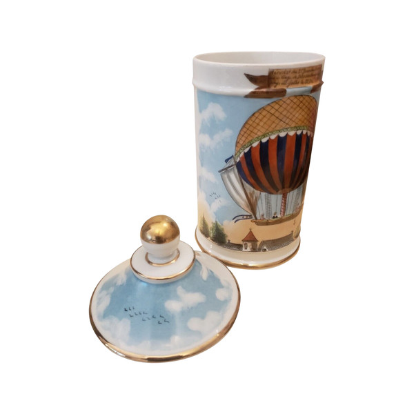  Porcelaine de Sèvres pot pharmacie 1794 signé J .Siquier décors montgolfières