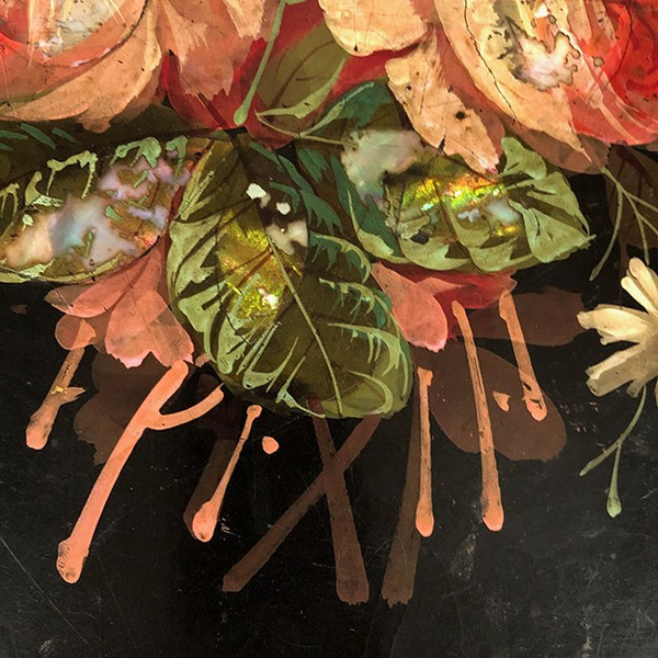 Tavolino Napoleone III, vassoio con decoro dipinto di fiori e borgogna