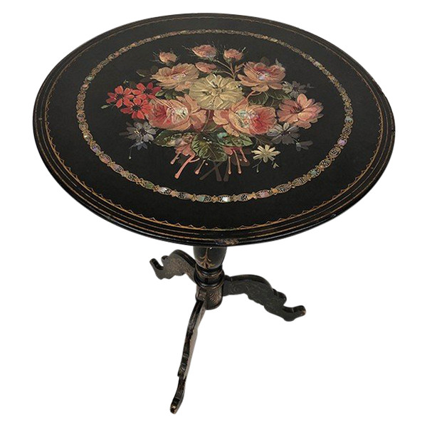 Tavolino Napoleone III, vassoio con decoro dipinto di fiori e borgogna
