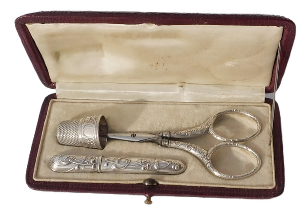 Nécessaire De Couture Ancien En Argent Massif Art Nouveau Gui 