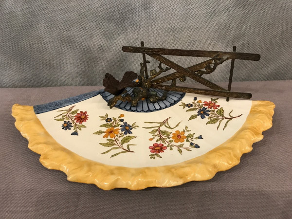 bellissimo oggetto in ceramica e bronzo fiorito della fine del XIX secolo