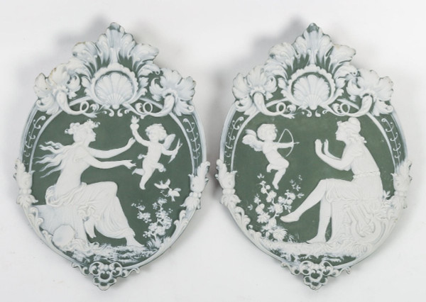 Coppia di Piatti in Porcellana Stile Wedgwood, Fine XIX Secolo