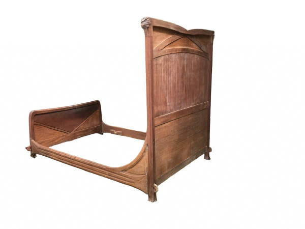 Ensemble d'une chambre à coucher avec un lit plus une armoire Art Nouveau 