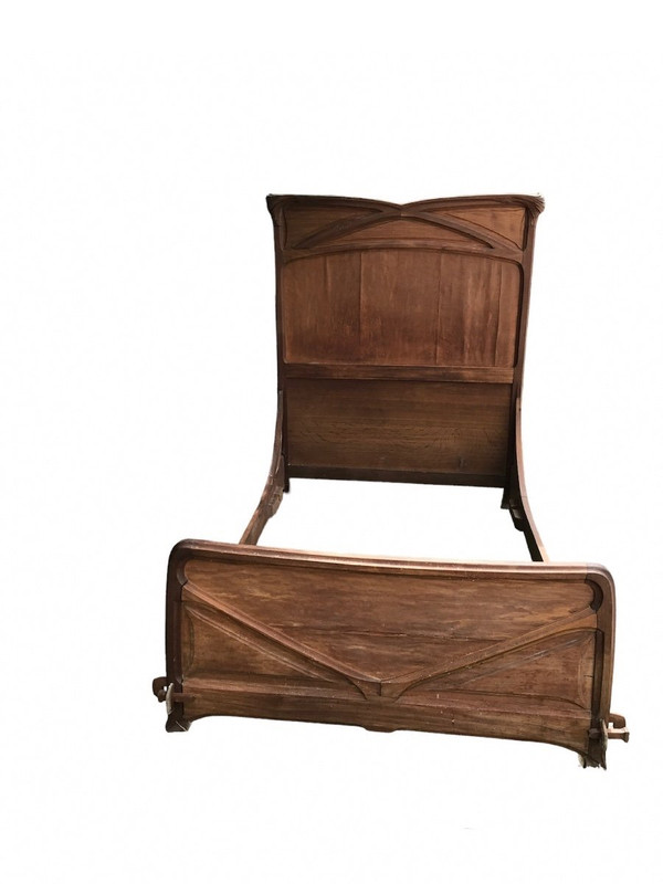 Ensemble d'une chambre à coucher avec un lit plus une armoire Art Nouveau 