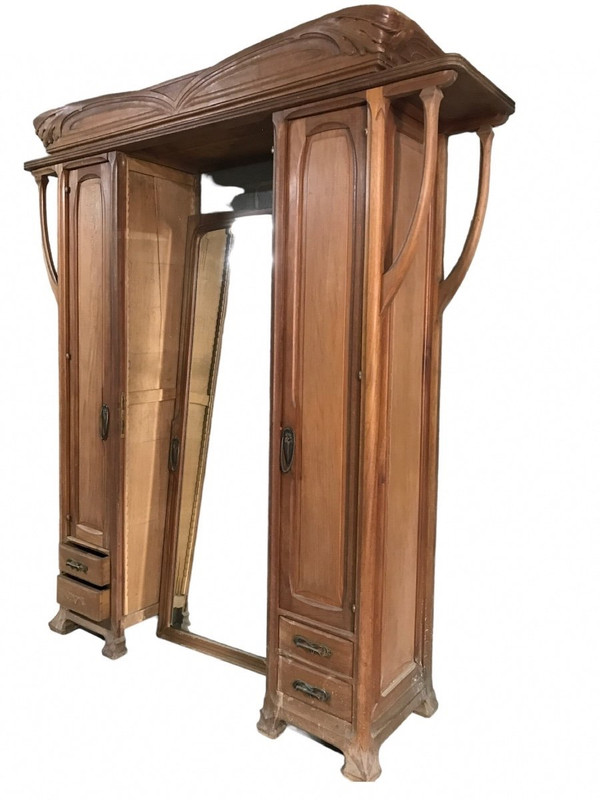 Ensemble d'une chambre à coucher avec un lit plus une armoire Art Nouveau 