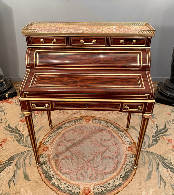 Petit Bureau A Cylindre En Acajou Flammé De Style Louis XVI Epoque XIXeme