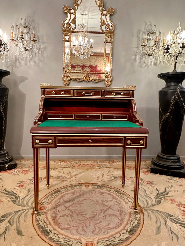 Petit Bureau A Cylindre En Acajou Flammé De Style Louis XVI Epoque XIXeme