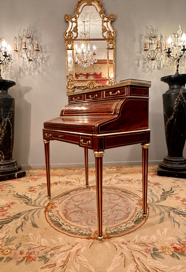 Petit Bureau A Cylindre En Acajou Flammé De Style Louis XVI Epoque XIXeme