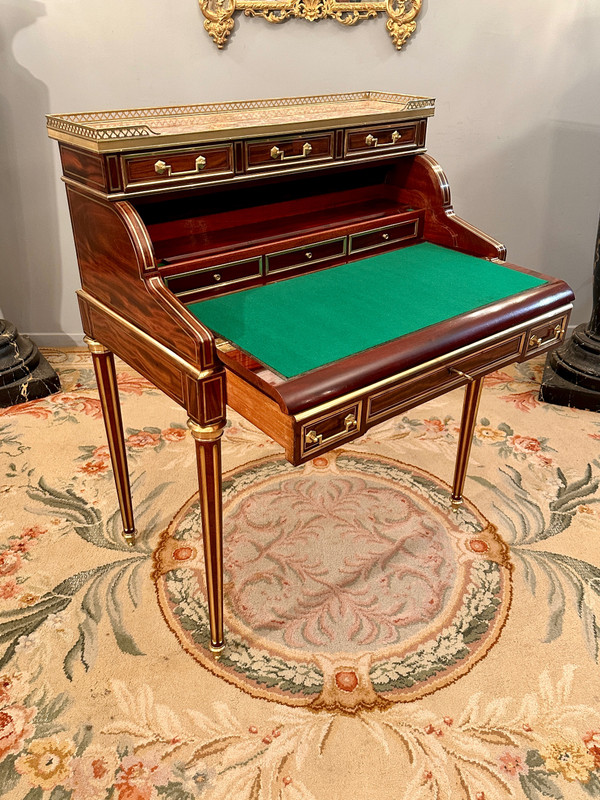 Petit Bureau A Cylindre En Acajou Flammé De Style Louis XVI Epoque XIXeme