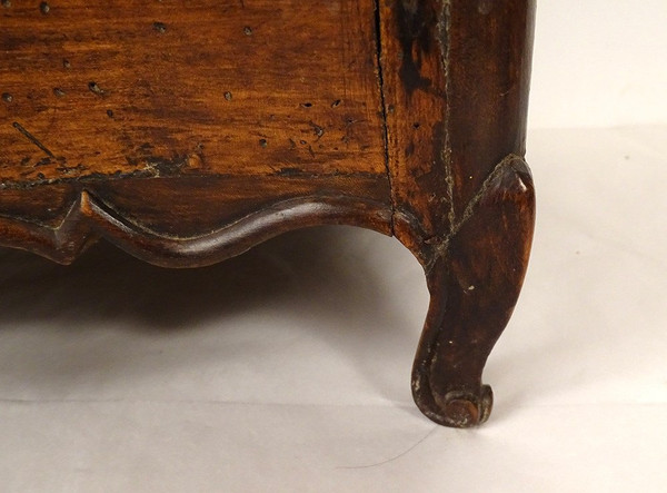 Petite Commode de Maîtrise Louis XV Noyer Sculpté Miniature XVIIIème Siècle