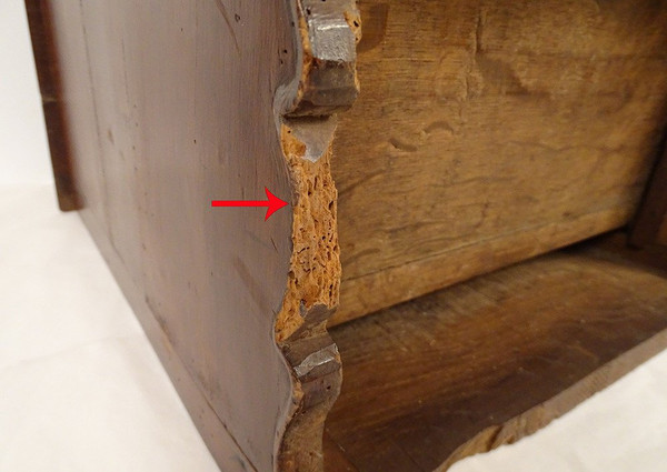 Petite Commode de Maîtrise Louis XV Noyer Sculpté Miniature XVIIIème Siècle
