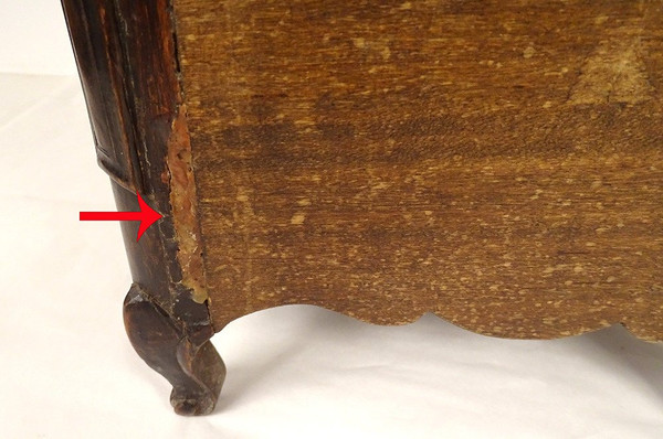 Petite Commode de Maîtrise Louis XV Noyer Sculpté Miniature XVIIIème Siècle