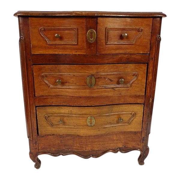 Petite Commode de Maîtrise Louis XV Noyer Sculpté Miniature XVIIIème Siècle