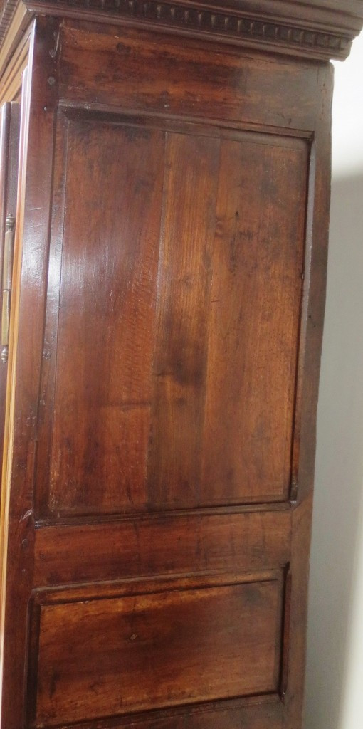 Louis XIII-Kleiderschrank aus Nussbaumholz, 17. Jahrhundert.