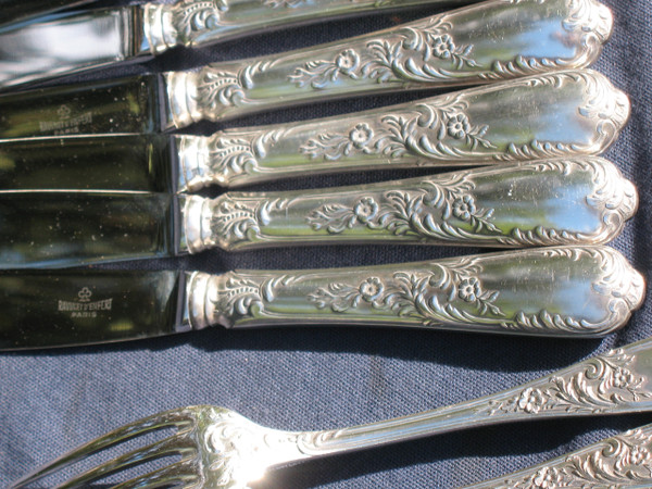 Ménagère en métal argenté 78 pièces de Ravinet d'Enfert à Paris style rocaille L. XV 