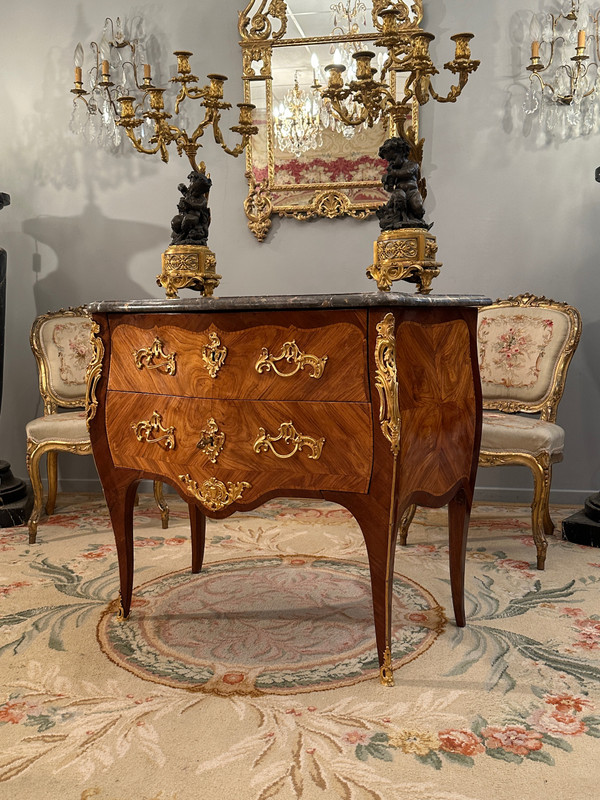 Commode Sauteuse En Marqueterie d'Epoque Louis XV Vers 1750