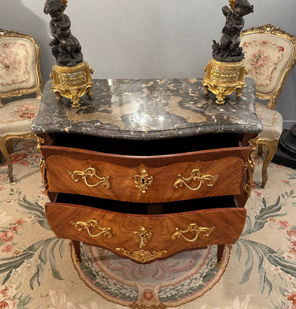 Commode Sauteuse En Marqueterie d'Epoque Louis XV Vers 1750