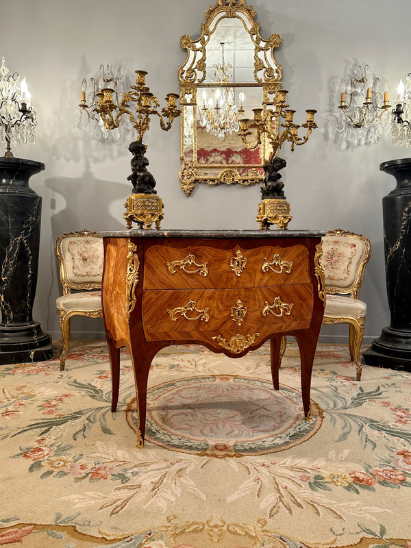 Commode Sauteuse En Marqueterie d'Epoque Louis XV Vers 1750