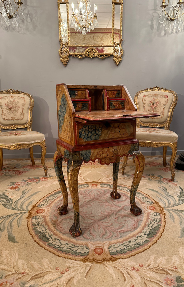 Small Venetian Secretary Desk In Lacquered Wood 18th Century
