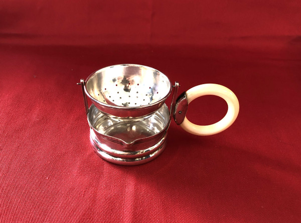 Rocking tea strainer in hallmarked solid silver, ivory handle, late 19th century.