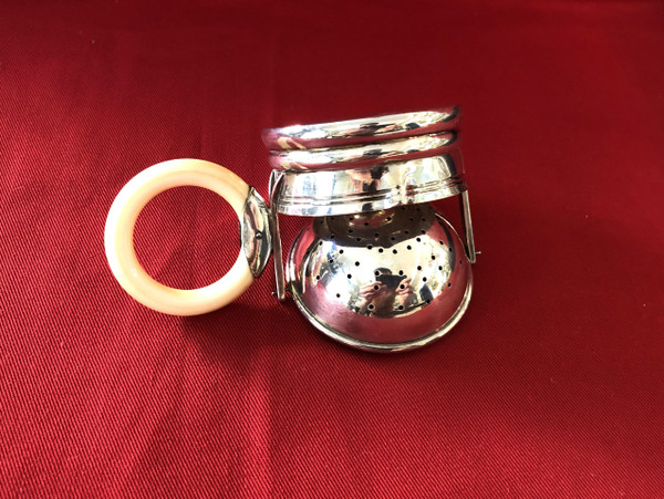 Rocking tea strainer in hallmarked solid silver, ivory handle, late 19th century.