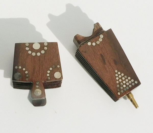  Soffietto in legno con custodia per aghi del XIX secolo