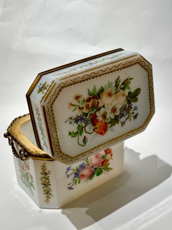 Baccarat: Scatola opalina di Jean François Robert