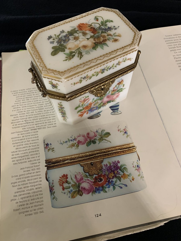 Baccarat: Scatola opalina di Jean François Robert