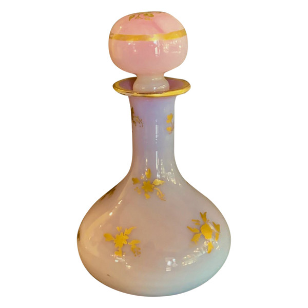 Fliederfarbene Opalflasche