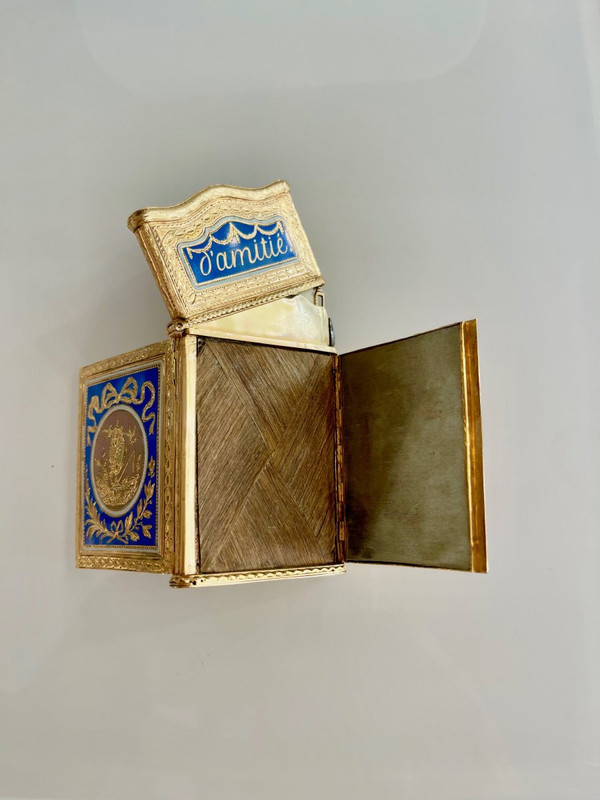 Secret Necessary In Gold And Enamel From The 18th Century
