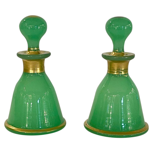 Baccarat : Paire De Petits Flacons En Opaline Verte