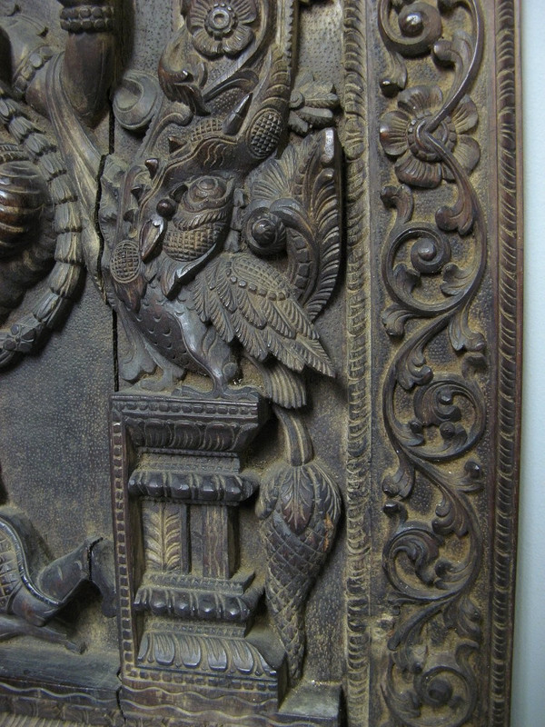 Tavolo in legno intagliato del XIX secolo. Rappresenta la dea Shiva.