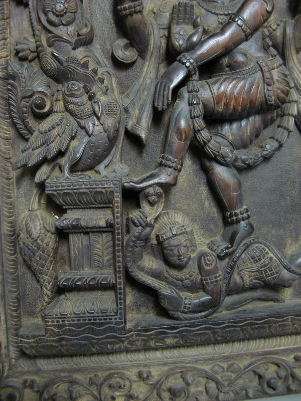 Tavolo in legno intagliato del XIX secolo. Rappresenta la dea Shiva.