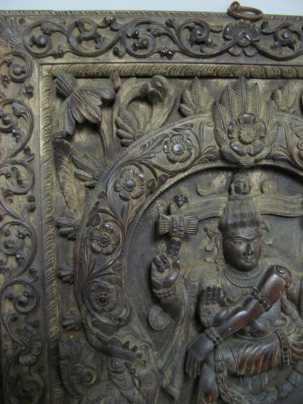 Tavolo in legno intagliato del XIX secolo. Rappresenta la dea Shiva.