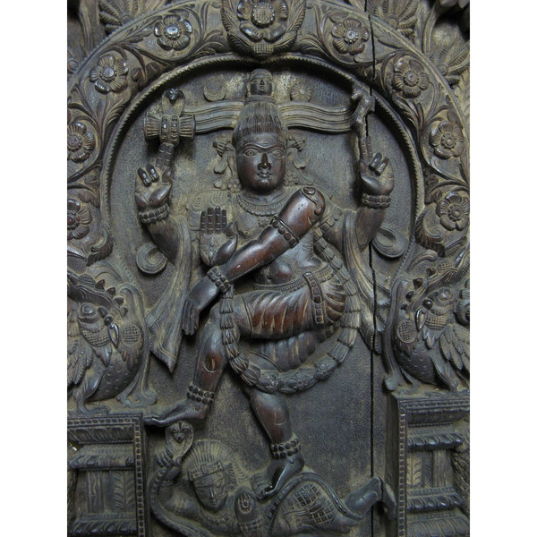 Tavolo in legno intagliato del XIX secolo. Rappresenta la dea Shiva.