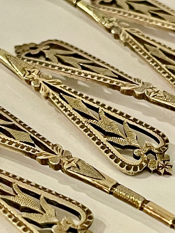 Série De Douze Cuillères à Moka En Argent Et Vermeil