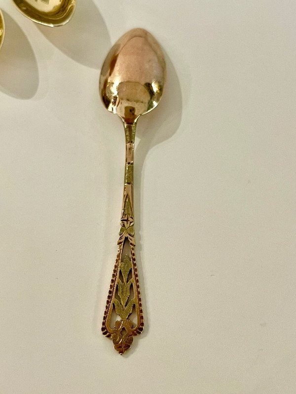 Série De Douze Cuillères à Moka En Argent Et Vermeil