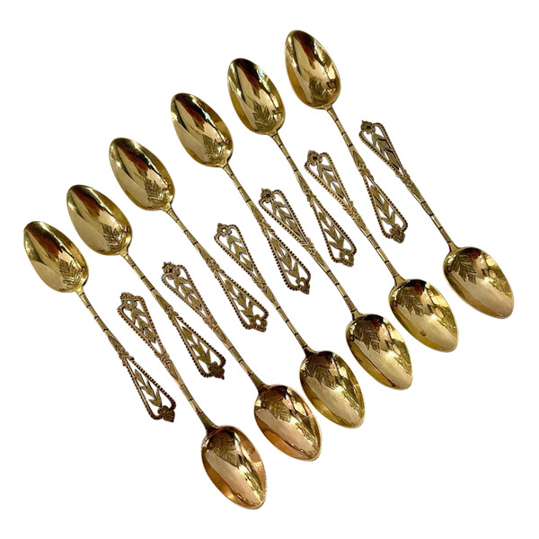 Série De Douze Cuillères à Moka En Argent Et Vermeil